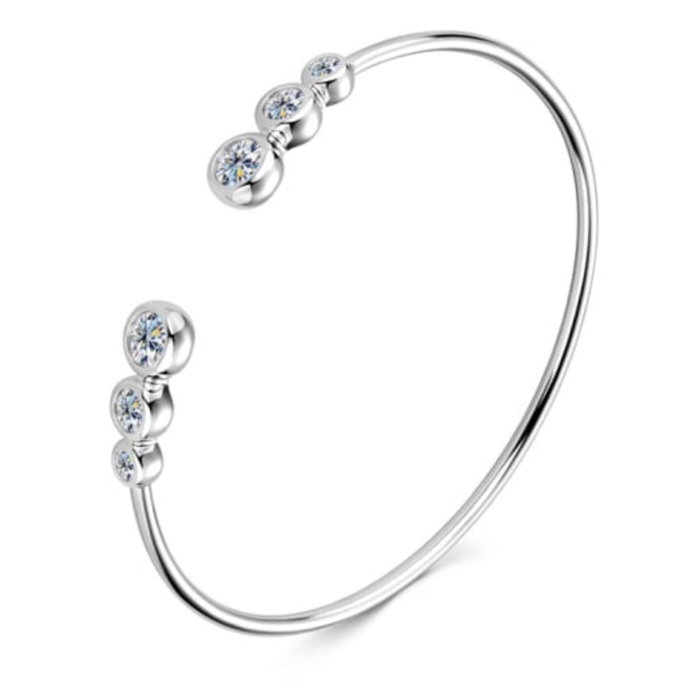 Sterling Silver open bangle Moissanite Bracelet
💎💎💎